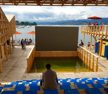 Der "Pavillon of Reflections" ist eine schwimmende Plattform auf dem Zürichsee.